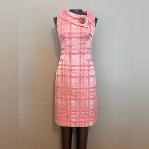 Tahari Size 4 Pink Peach Dress with Pin